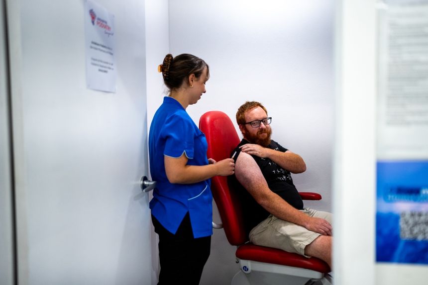 Community pharmacies prepare for shift to private COVID vaccination market icon